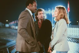 Lorna Cole (Rene Russo, r), Martin Riggs (Mel Gibson, m), Roger Murtaugh (Danny Glover, l)