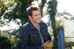 Jeffrey Dean Morgan (William 'Billy' Gallagher).