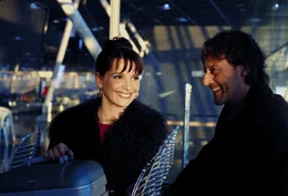 Streik und Nebel legen den Betrieb am Pariser Flughafen Charles de Gaulle lahm. Mitten im Chaos begegnen sich der schlecht gelaunte Starkoch F&eacute;lix (Jean Reno) und die Kosmetikerin Rose (Juliette Binoche). Doch aus Streit entwickelt sich Sympathie und aus der anf&auml;nglichen Abneigung nach und nach Liebe. Die unterhaltsame Kom&ouml;die mit spritzigen Dialogen und &uuml;berraschenden Wendungen profitiert vor allem von seinen zwei umwerfenden Protagonisten, Juliette Binoche und Jean Reno.