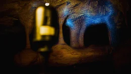 Mit einem Laserscanner vermisst der Expeditionsleiter Francesco Sauro das H&ouml;hlensystem: So kann ein detailgetreues 3D-Modell von dem unterirdischen Labyrinth erstellt werden. Es zeigt: Die G&auml;nge verzweigen sich &uuml;ber mehr als 23 Kilometer.