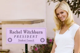 Die selbstverliebte Rachel (Sara Paxton) regiert mit eiserner Hand &uuml;ber ihre Kommilitoninnen - vor allem zu ihren eigenen Gunsten ...