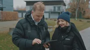 Strafverteidiger Burkhard Benecken und seine Mitarbeiterin am Tatort: Sie wollen wissen, wie Hannah Schickramm getötet wurde. Strafverteidiger Burkhard Benecken und seine Mitarbeiterin am Tatort: Sie wollen wissen, wie Hannah Schickramm getötet wurde.