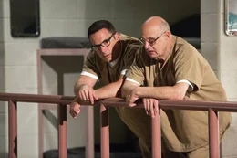 L-R: Chris (Ben Affleck) und Francis Silverberg (Jeffrey Tambor)