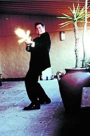 Sean Archer (John Travolta)