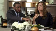Die Spuren des ermordeten Mannes aus der Oberschicht Bostons, führen Maura Isles (Sasha Alexander) und Detective Frost (Lee Thompson Young) in ein Nobelrestaurant.