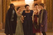 Fox, Kennedy (Caitlin Rose Lacey), Ines (Eubha Akilade) und Jeff (Castle Rock Peters) sind auf dem Ball der Zeitreisenden im Jahr 1905 und beraten, wie sie von dort wieder zurück in die Ballettschule der Gegenwart kommen können.