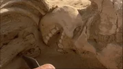 In der Stadt Amarna werden menschliche Überreste gefunden. Sie zeugen von einem höllischen Dasein auf Erden. In der Stadt Amarna werden menschliche Überreste gefunden. Sie zeugen von einem höllischen Dasein auf Erden.