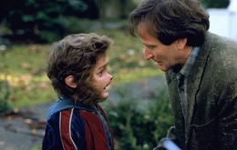 Alan (Robin Williams, r.) ist geschockt, als er sieht was mit Peter (Bradley Pierce, l.) passiert ist ...