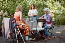 Leonie, Martha & Oma Inge tauen langsam auf (Katrin Wichmann, Lotta Herzog, Johanna Gastdorf)