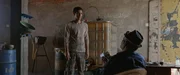 Um seine Familie zu unterstützten, geht Ali (Adam Bessa, l.) ein gefährliches Geschäft mit einem Benzinschmuggler (Hsouna Heni, r.) ein.