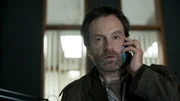 Kommissar Peter Faber (Jörg Hartmann) bekommt einen Anruf, mit dem er nicht gerechnet hat. Kommissar Peter Faber (Jörg Hartmann) bekommt einen Anruf, mit dem er nicht gerechnet hat.