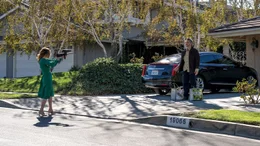 Gloria Bell (Julianne Moore, l.); Arnold (John Turturro, r.)