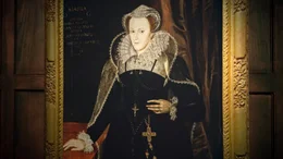 Maria Stuarts zeigt sich nicht nur als K&ouml;nigin, sondern macht auch ihren starken katholischen Glauben deutlich.