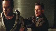 Eigentlich sollte Detective Elliot Stabler (Christopher Meloni, l.) den ehemaligen Gefängnisinsasse Ray Schenkel (Robert Patrick) in eine Falle locken. Doch dieser erkannte die Situation und nimmt den Detective in seine Gewalt.