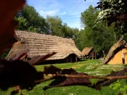 Germanisches Langhaus im th&uuml;ringischen Niederorla. Die Gr&ouml;&szlig;e des Hauses bestimmte &uuml;ber den sozialen Status der Menschen.