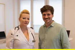 Dr. Anna Erat (Medizinische Leitung, Longevity Center Z&uuml;rich, li.) und Frank Seibert (re.) im Longevity Center Z&uuml;rich.