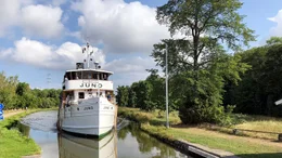 Zwischen V&auml;tternsee und Roxen - Die Juno auf dem G&ouml;takanal.
