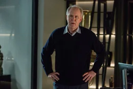 Lamar Blackburn (John Lithgow) ist der Gr&uuml;nder von Living Robotics, einer Robotikfirma, bei der es zu finanziellen Unstimmigkeiten gekommen ist.