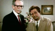 Staranwalt Oscar Finch (Patrick McGoohan, l.) wird von Lt. Columbo (Peter Falk) verhört. Denn Finch hat kurz vor dem Mord mit Staplin telefoniert...