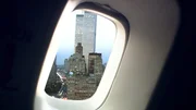 Um 8.46 Uhr schl&auml;gt die Boeing 767 mit 630 Stundenkilometern in den Nordturms des World Trade Centers ein.
