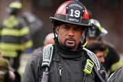 Station 19, Staffel 6, Folge 15; Boris Kodjoe als Robert Sullivan Station 19, Staffel 6, Folge 15; Boris Kodjoe als Robert Sullivan