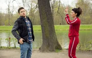 Dr. Ina Schulte (Isabell Gerschke) und Dr. Philipp Brentano (Thomas Koch) haben gerade erfahren, dass Sarah Marquardt und Philipps Frau Arzu mit einer Hochschwangeren im Fahrstuhl stecken geblieben sind. Dr. Ina Schulte (Isabell Gerschke) und Dr. Philipp Brentano (Thomas Koch) haben gerade erfahren, dass Sarah Marquardt und Philipps Frau Arzu mit einer Hochschwangeren im Fahrstuhl stecken geblieben sind.