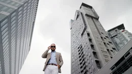 Der Film begleitet Unternehmer, Influencerinnen und Selfmade-Million&auml;re auf ihrem Weg nach oben. Sie gew&auml;hrt exklusive Einblicke in ihren Alltag zwischen Jetset und Business-Meetings, zwischen Sch&ouml;nheitsidealen und Statussymbolen. Dabei geht es nicht nur um Wohlstand, sondern auch um gesellschaftlichen Wandel, Anerkennung und die Frage: Was macht Polen gerade anders &ndash; oder sogar besser &ndash; als Deutschland? - Pawel
