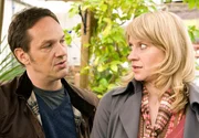 Da nicht eindeutig feststeht, in wessen Zust&auml;ndigkeit der Mord in der D&uuml;mpelbacher Marienkapelle f&auml;llt, m&uuml;ssen Sophie Haas (Caroline Peters, r.) und Andreas Zielonka (Max Gertsch, l.) z&auml;hneknirschend zusammenarbeiten.