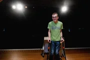Kabarettist Luis Adam nimmt seine Behinderung auf die Schippe. Kabarettist Luis Adam nimmt seine Behinderung auf die Schippe.