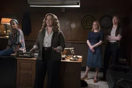 (v.l.n.r.) Ruby O'Carroll (Tiffany Haddish); Kathy Brennan (Melissa McCarthy); Claire Walsh (Elisabeth Moss); Gabriel O'Malley (Domhnall Gleeson)