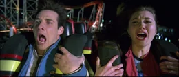 Mitten auf dem Rummelplatz &uuml;berkommt Wendy (Mary Elizabeth Winstead, r.) die Vision, dass Kevin (Ryan Merriman, l.) und ihre anderen Freunde w&auml;hrend einer Achterbahnfahrt t&ouml;dlich verungl&uuml;cken. Blitzschnell verlassen sie das noch ruhende Gef&auml;hrt - und &uuml;berleben. Das allerdings passt dem Sensenmann nicht ...
