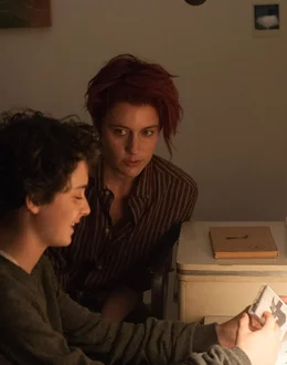 Jamie (Lucas Jade Zumann), Abbie (Greta Gerwig)