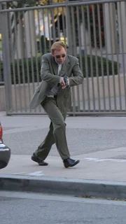 Lt. Horatio Caine (David Caruso) wird zuf&auml;llig Zeuge eines &Uuml;berfalls auf einen Geldtransporter. Bei der anschlie&szlig;enden Schie&szlig;erei wird einer der beiden T&auml;ter von Lt. Caine t&ouml;dlich getroffen.