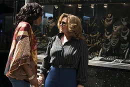 Ruby O'Carroll (Tiffany Haddish, l.); Kathy Brennan (Melissa McCarthy, r.)