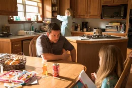Eine gl&uuml;ckliche Familie: Mike Williams (Mark Wahlberg, l.), seine Frau Felicia (Kate Hudson, M.) und Tochter Sydney (Stella Allen, r.)