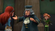 Marian (l.) und Robin (r.) stellen dem Notar (M.) Fragen zu den erstaunlichen Neuigkeiten, die er überbringt. Prinz John ist angeblich nicht König Richards Bruder.