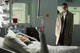 Katherine Thorn (Julia Stiles, l.); Robert Thorn (Liev Schreiber, r.)