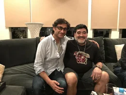 Diego Maradona mit Regisseur Asif Karpadia.