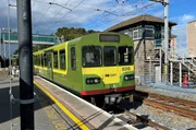 Nahverkehr in Bray. Neben dem IC verkehrt auch der elektrifizierte DART. Alle 10 Minuten geht es von hier nach Dublin.