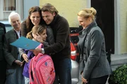 Valentina verabschiedet sich, weil sie mit ihrer Mutter nach Wien zieht. Von links: Theresa Brunner (Ursula Erber), Annalena Brunner (Heidrun Gärtner), Valentina Götz (Lilly Reulein), Sebastian Wildner (Herbert Ulrich) und Nicole Götz (Julia Küllinger). Valentina verabschiedet sich, weil sie mit ihrer Mutter nach Wien zieht. Von links: Theresa Brunner (Ursula Erber), Annalena Brunner (Heidrun Gärtner), Valentina Götz (Lilly Reulein), Sebastian Wildner (Herbert Ulrich) und Nicole Götz (Julia Küllinger).