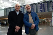 Humor ist mehr als ein Witz. Er ist eine Kraft, die Menschen verbindet, Konflikte entschärft und uns sogar gesünder macht. Harald Lesch (r.) und Thomas Schwartz (l.) diskutieren, warum Lachen unverzichtbar ist. Humor ist mehr als ein Witz. Er ist eine Kraft, die Menschen verbindet, Konflikte entschärft und uns sogar gesünder macht. Harald Lesch (r.) und Thomas Schwartz (l.) diskutieren, warum Lachen unverzichtbar ist.