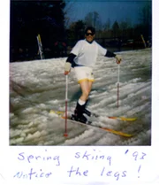 Bild aus dem Jahr '93 von einem Mann beim Skifahren