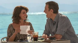 Toula (Nia Vardalos, l.); Ian (John Corbett, r.)