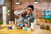 Eine Haselnuss-Schnitte zum Frühstück? Die Firma Storck hat Knoppers genau dafür beworben. Produktentwickler Sebastian Lege deckt auf, was Knoppers wirklich ist: eine süße Sünde voller Zucker und Palmfett. Eine Haselnuss-Schnitte zum Frühstück? Die Firma Storck hat Knoppers genau dafür beworben. Produktentwickler Sebastian Lege deckt auf, was Knoppers wirklich ist: eine süße Sünde voller Zucker und Palmfett.