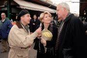 Julia, Arthur und Fellner am Naschmarkt (v.li.: Christoph Fälbl, Christiane Hörbiger, Peter Bongartz).