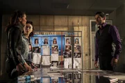 L-R: LESLEY-ANN BRANDT als MAZE, AIMEE GARCIA als ELLA und TOM ELLIS als LUCIFER MORNINGSTAR