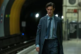 Milo (Matt Smith) zeigt keinerlei Skrupel und genie&szlig;t die St&auml;rke, die ihm das Gegenmittel verleiht.