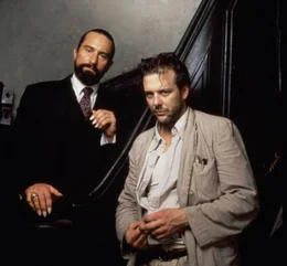 L-R: Louis Cyphre (Robert De Niro) und Harry Angel (Mickey Rourke)