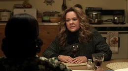 Ruby O'Carroll (Tiffany Haddish, l.); Kathy Brennan (Melissa McCarthy, r.)