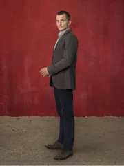 (4. Staffel) - Arbeitet mit Carrie zusammen, um den Terrorismus zu bekämpfen: Peter Quinn (Rupert Friend) ...